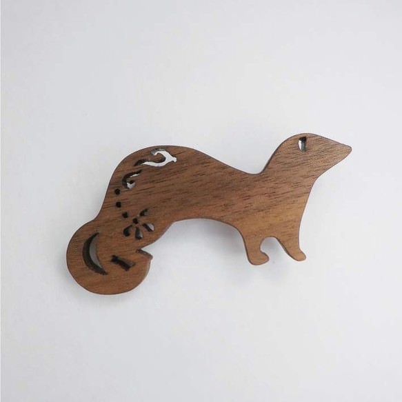 マサチロ雑貨店 木製ブローチ フェレット ウォールナット